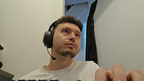 Snapshot of 8inchdude93 chatting on 09.23.25 8inchdude93 online show from 09.23.25