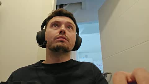 Snapshot of 8inchdude93 chatting on 09.25.25 8inchdude93 online show from 09.25.25