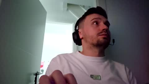 Snapshot of 8inchdude93 chatting on 11.04.25 8inchdude93 online show from 11.04.25