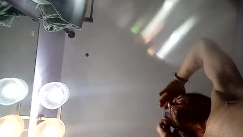 Snapshot of 8intenn chatting on 09.28.25 8intenn online show from 09.28.25