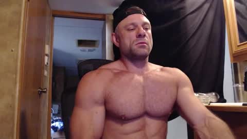 Snapshot of 9fat_inches chatting on 09.15.25 9 fat inches online show from 09.15.25