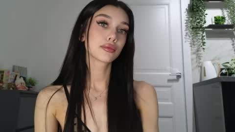 Snapshot of 9west chatting on 05.06.26 KARINA online show from 05.06.26