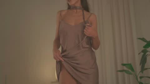 Snapshot of _2strangers chatting on 10.28.25 Olivia dark hair Zoe light hair online show from 10.28.25