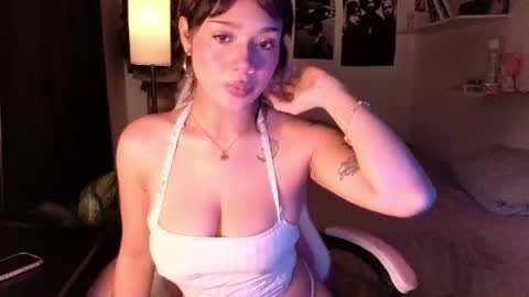 Snapshot of _abigaill_1 chatting on 06.14.26 abigaill online show from 06.14.26