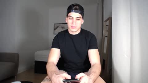 _aesthetic online show from 04.01.26