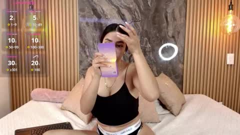 Snapshot of _alanajones_ chatting on 10.28.25 ALANA  online show from 10.28.25