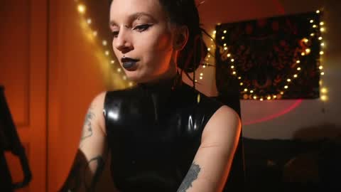 Snapshot of _alicemorrison_ chatting on 06.08.26 Alice Morrison Mistress Datura online show from 06.08.26