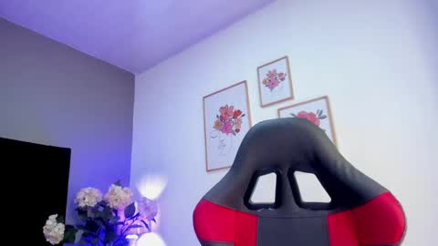 Snapshot of _aliice_1 chatting on 12.31.24 Alice online show from 12.31.24