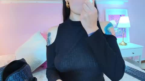 Snapshot of _aliice_1 chatting on 02.21.25 Alice online show from 02.21.25