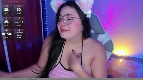 Snapshot of _alukah__ chatting on 11.10.25 Alisa online show from 11.10.25