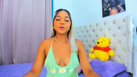 Snapshot of _analia chatting on 01.18.25 Analia online show from 01.18.25