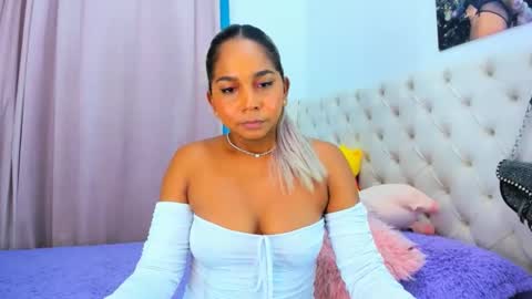 Snapshot of _analia chatting on 01.22.25 Analia online show from 01.22.25