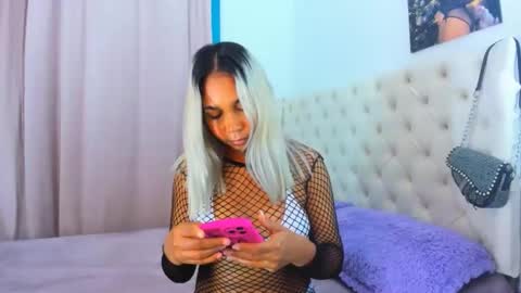 Snapshot of _analia chatting on 01.26.25 Analia online show from 01.26.25