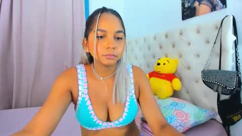 Snapshot of _analia chatting on 02.07.25 Analia online show from 02.07.25