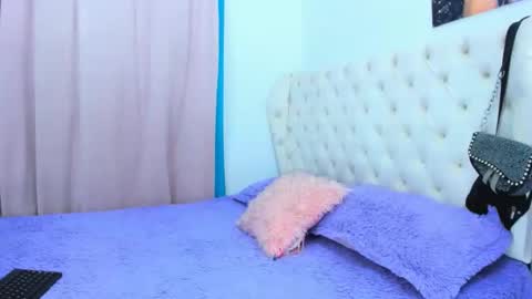 Snapshot of _analia chatting on 03.01.25 Analia online show from 03.01.25