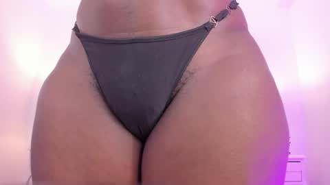 Snapshot of _analyy_ chatting on 10.26.25 Analy online show from 10.26.25