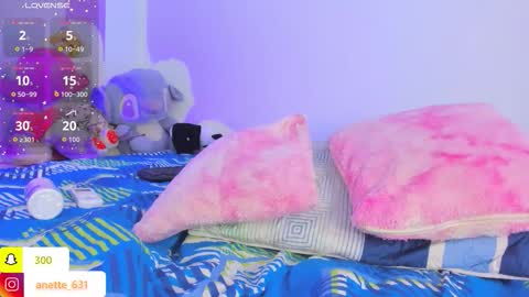 Snapshot of _anette chatting on 09.10.25 Anette online show from 09.10.25