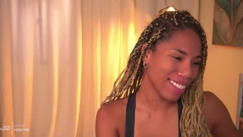 Snapshot of _angeleyes chatting on 10.03.25 Angie -  online show from 10.03.25