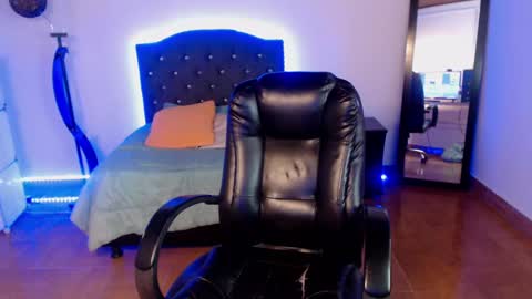 Snapshot of _anne_hot chatting on 12.17.24 Anne online show from 12.17.24