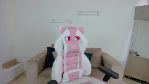    online show from 12.04.25