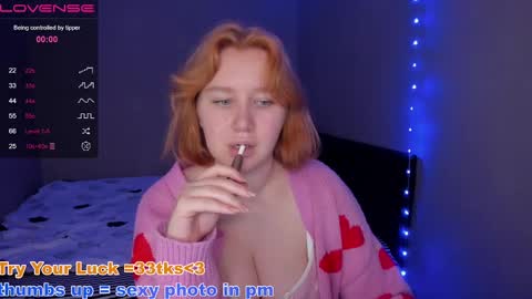 Snapshot of _aurareflection chatting on 02.11.25 hello im Lira online show from 02.11.25