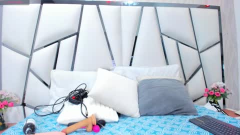 Aura online show from 09.19.25