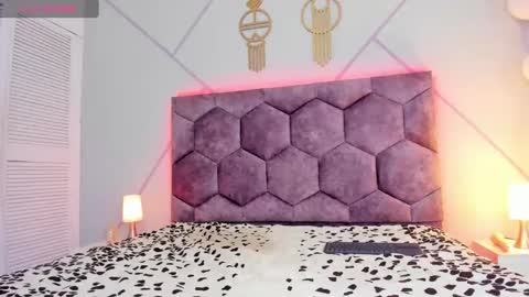 _aurora_collins_ online show from 02.14.25