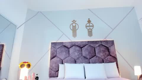 _aurora_collins_ online show from 10.24.25