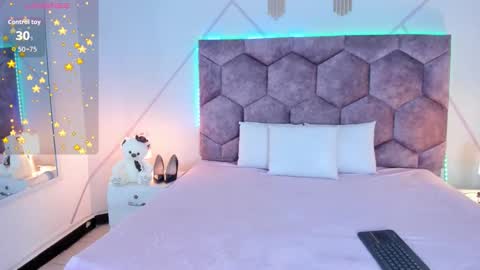 _aurora_collins_ online show from 12.19.25