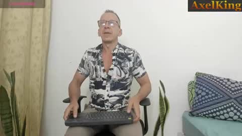 Snapshot of _axelking1_ chatting on 07.16.26 Axel online show from 07.16.26