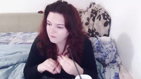 Snapshot of _bella_28 chatting on 12.19.24 em online show from 12.19.24