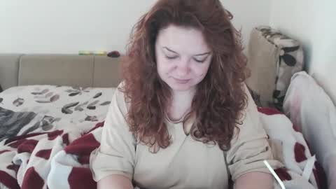 Snapshot of _bella_28 chatting on 10.28.25 em online show from 10.28.25