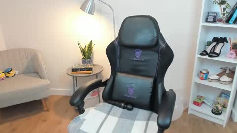 Bella Evans online show from 02.18.25