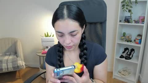 Snapshot of _bellaevans_ chatting on 05.25.26 Bella Evans online show from 05.25.26
