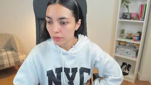 Snapshot of _bellaevans_ chatting on 06.13.26 Bella Evans online show from 06.13.26