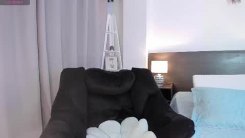 Snapshot of _bleuelune chatting on 06.13.26 Mary online show from 06.13.26