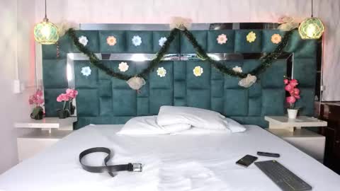 _bonnyandclyde online show from 12.15.25