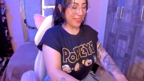 Angie  Independent model online show from 11.23.25