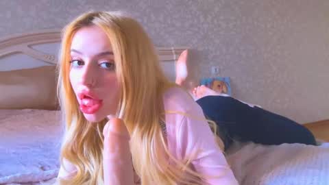 Snapshot of _bunnydollstella_ chatting on 09.30.25 Stella online show from 09.30.25
