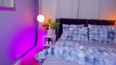 _carlawhite_ online show from 04.09.26