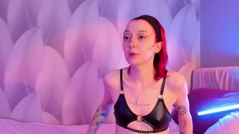 Snapshot of _ccrystaa_ chatting on 03.10.25 Christina Chris online show from 03.10.25