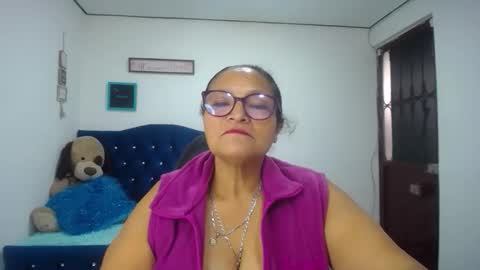 Snapshot of _cristal09 chatting on 09.10.25 _cristal09 online show from 09.10.25