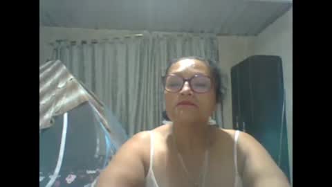Snapshot of _cristal09 chatting on 10.19.25 _cristal09 online show from 10.19.25