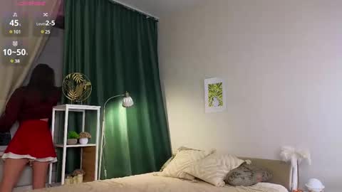 Snapshot of _curlydream_ chatting on 02.20.25 Alice online show from 02.20.25