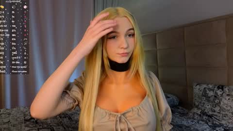 Snapshot of _curlydream_ chatting on 03.06.25 Alice online show from 03.06.25