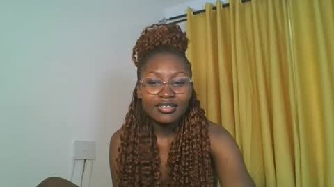 Snapshot of _cutestephanie chatting on 11.01.25 STEPH online show from 11.01.25