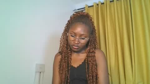 Snapshot of _cutestephanie chatting on 11.03.25 STEPH online show from 11.03.25