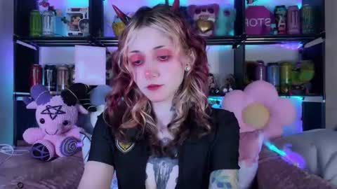 Snapshot of _devilbaby chatting on 06.12.26 Kate online show from 06.12.26
