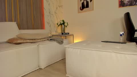 Abril online show from 03.10.26