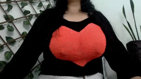 Snapshot of _donniia_ chatting on 01.12.25 Dannia online show from 01.12.25